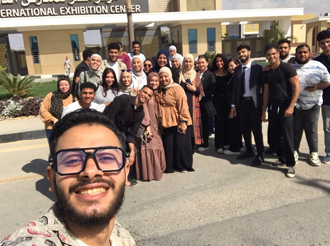 طلاب المعهد المصري العالي للسياحة والفنادق في زيارة ميدانية لمعرض «تراثنا» لتعزيز المهارات التطبيقية