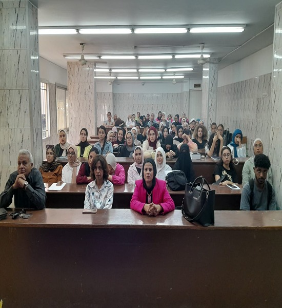 ندوة أونلاين بقسم اللغة الإسبانية حول “الدبلوماسية الثقافية: طه حسين وغارسيا ماركيز نموذجًا”