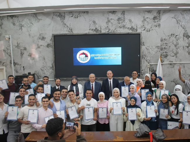 حفل استقبال الطلاب الجدد وتكريم أوائل الدفعة وأعضاء هيئة التدريس بالمعهد العالي لتكنولوجيا البصريات