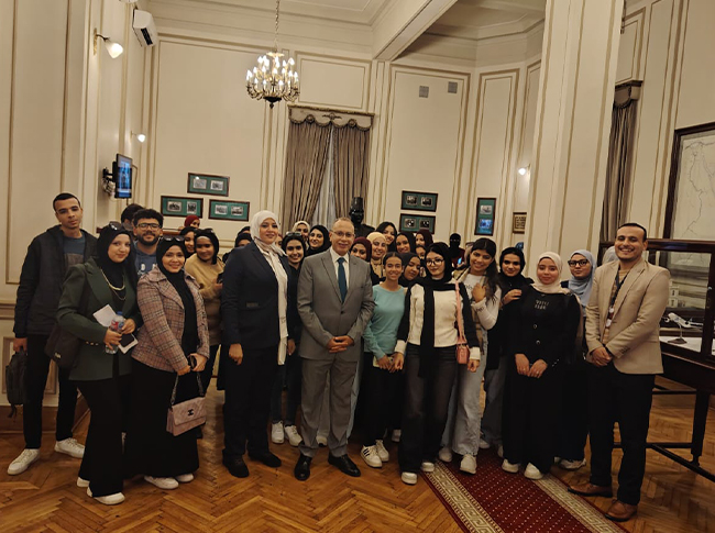 زيارة طلاب المعهد العالي للعلوم الإدارية لمتحف البريد المصري لتعزيز الوعي التاريخي والمعرفي