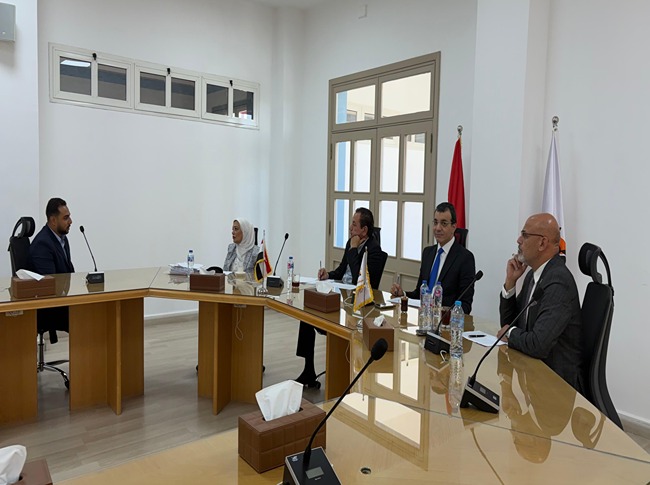 لجنة اختيار الهيئة المعاونة بمعهد أكتوبر العالي للاقتصاد تُجري مقابلات المتقدمين لاختيار الأكفأ