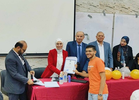 الترحيب بالطلاب الجدد