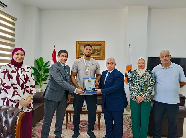 طالب بمعهد الاقتصاد والعلوم السياسية يحصد المركز الثاني في دورة ألعاب الأمم الأفريقية للمصارعة