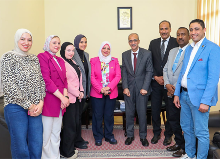 15-4-2026 لجنة متابعة من الوزارة لمعهد خدمة اجتماعية