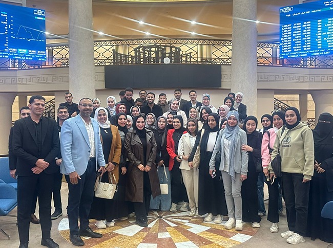 طلاب معهد أكتوبر العالي للاقتصاد يزورون البورصة المصرية لتعزيز خبراتهم التطبيقية