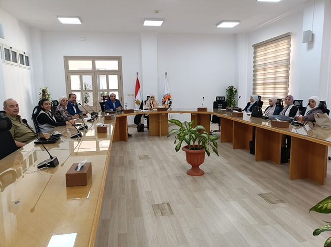 معهد العلوم الإدارية يناقش دليل الإرشاد الأكاديمي وواجبات المرشد الأكاديمي مع أعضاء هيئة التدريس