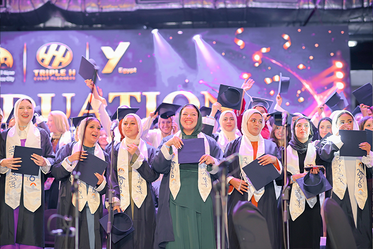 كلمات من القلب.. وشهادة تحكي حكاية نجاح 🧡🎓لحظات استلام شهادات طلاب المعهد العالي للغات – 6 أكتوبر