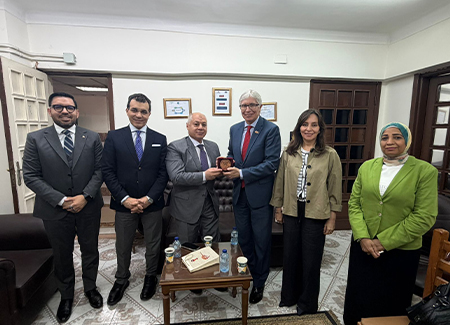 المعهد العالي للغات بمصر الجديدة ينظم ندوة ثقافية بعنوان "بيرو.. بلد الثقافات والعجائب" بحضور سفير بيرو بالقاهرة