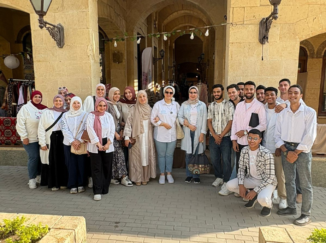 المعهد المصري العالي للسياحة والفنادق ينظم زيارة لمعرض الفسطاط للحرف التراثية