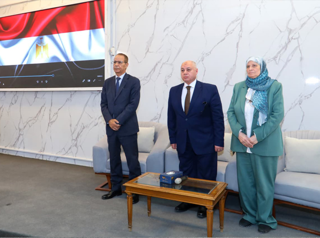 تكريم المتميزين وإطلاق زيارات ميدانية في اليوم التعريفي بمعهد الإعلام