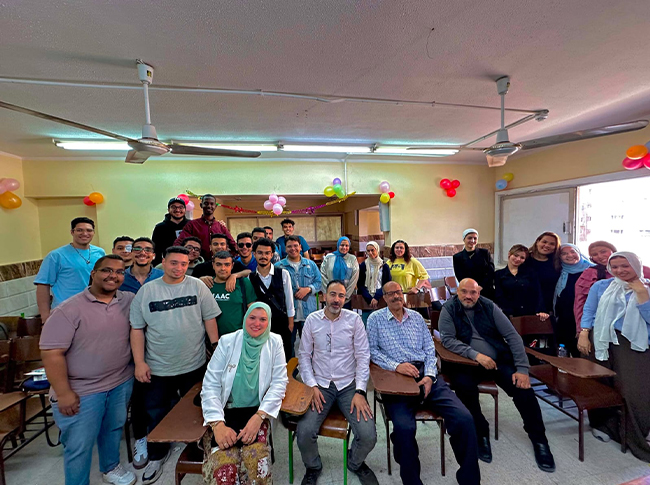 طلاب إدارة الفنادق يحتفون بأساتذتهم في لفتة تقدير مؤثرة بالمعهد