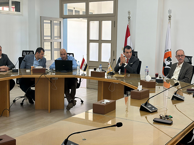 اجتماع مركز ضمان الجودة لمناقشة تطوير العملية التعليمية بالمعهد العالى لعلوم الحاسب ونظم المعلومات