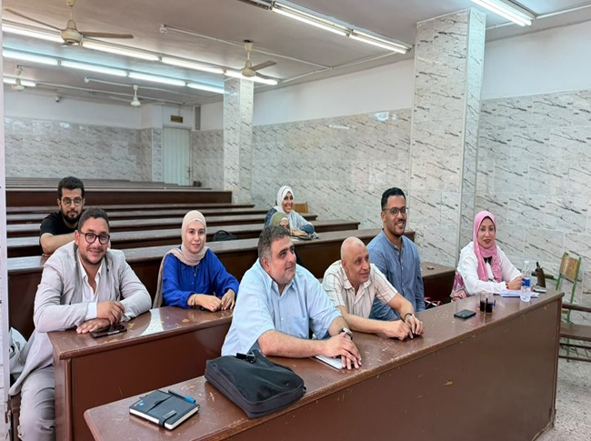 ورشة عمل بالمعهد العالي لتكنولوجيا البصريات حول إعداد وتحليل الاستبيانات لتعزيز مهارات البحث العلمي