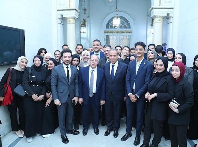 وزير الخارجية يلتقي طلاب نموذج محاكاة الأمم المتحدة بمدينة الثقافة والعلوم