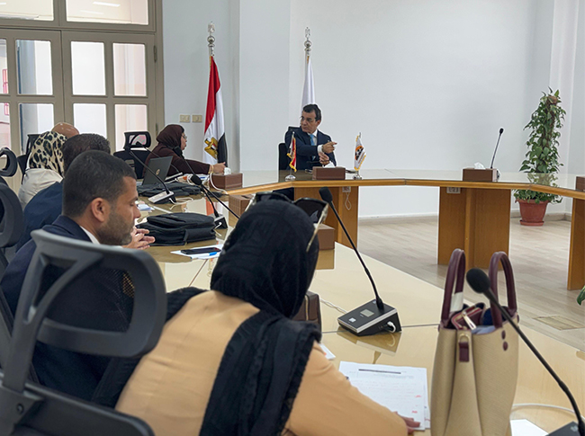 اجتماع بمركز ضمان الجودة لمناقشة تطوير العملية التعليمية بالمعهد العالي للغات