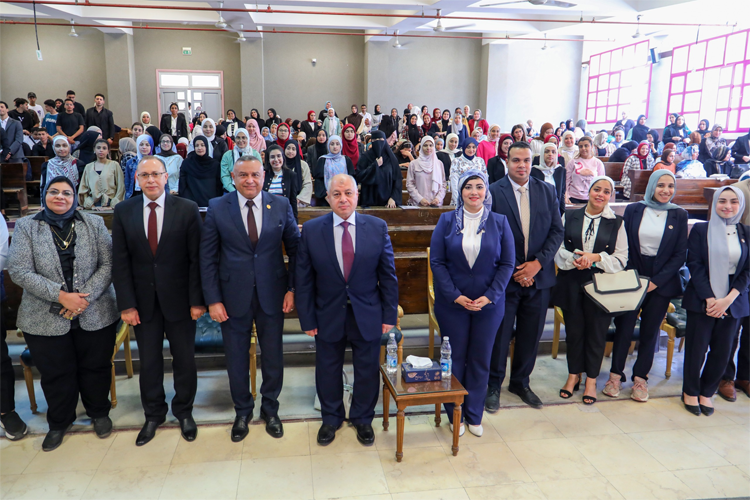 جانب من ندوة "أجيال الحروب المختلفة" بمدينة الثقافة والعلوم