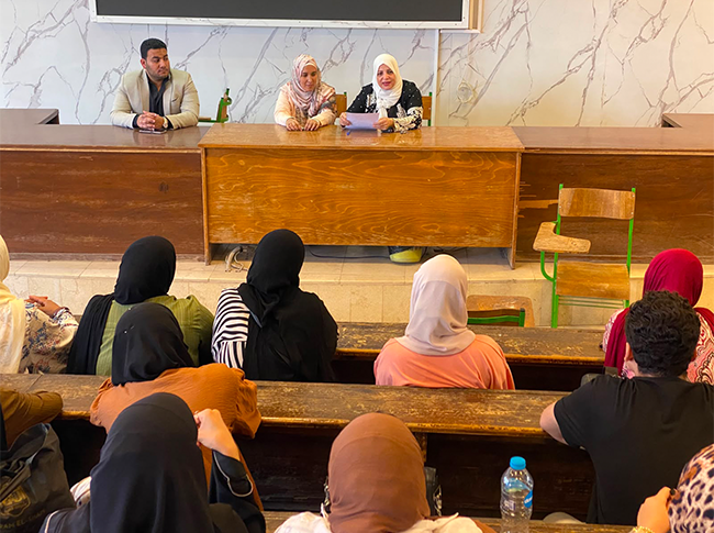 المعهد العالي للخدمة الاجتماعية يعقد اجتماعًا مع جماعة أصدقاء الجودة لنشر ثقافة الجودة بين الطلاب