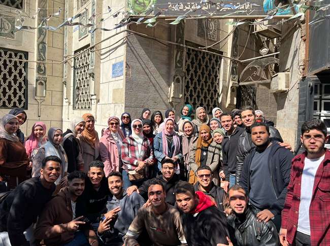 طلاب المعهد المصري العالي للسياحة والفنادق يزورون دار رعاية للمسنين بميدان الخلفاوي احتفاءً بعيد الأم