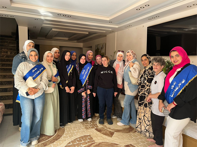 طلاب المعهد العالي للخدمة الاجتماعية ينظمون زيارة إنسانية لدار المسنات احتفالًا بعيد الأم