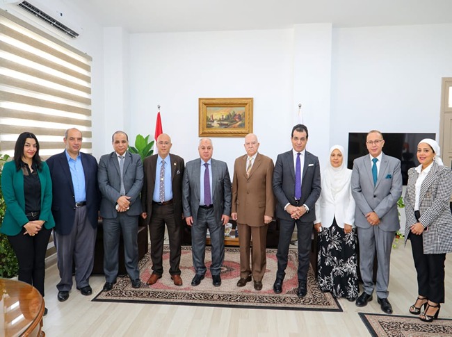 ندوة حول "الإدمان الإلكتروني وأثره على الحياة الاجتماعية" بالمعهد العالي للعلوم الإدارية