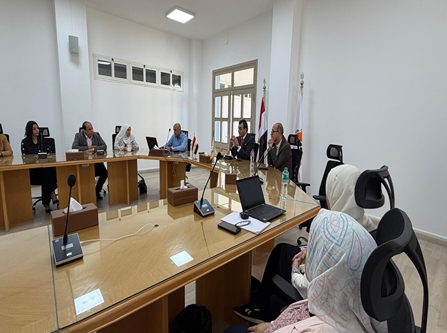 اجتماع مركز ضمان الجودة بمعهد العلوم الإدارية لمناقشة تطوير العملية التعليمية وتعزيز معايير الاعتماد الأكاديمي