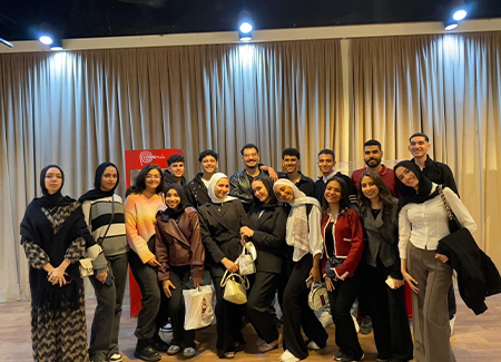 طلاب قسم اللغة الإسبانية يشاركون في افتتاح معرض “طريق الإنكا العظيم