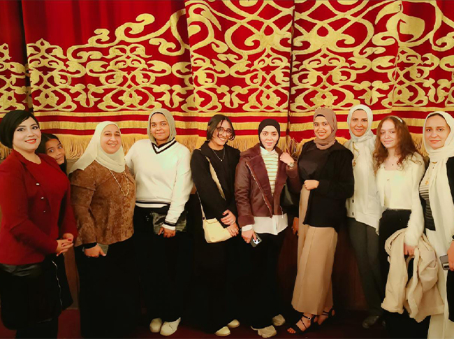 طلاب قسم اللغة الفرنسية بالمعهد العالي للغات بشيراتون يشهدون عرض «الملك لير» بالمسرح القومي