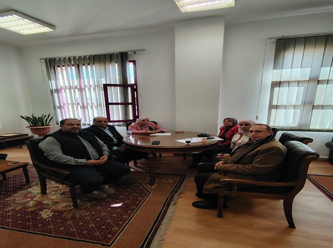 المعهد العالي للعلوم الإدارية يعقد اجتماعًا تنظيميًا لمتابعة أعمال الامتحانات والكنترول والجودة