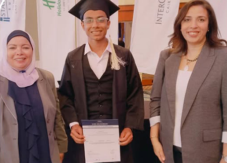 تكريم الطالب علي مصطفى لتميّزه في التدريب العملي بفندق إنتركونتيننتال سيتي ستارز