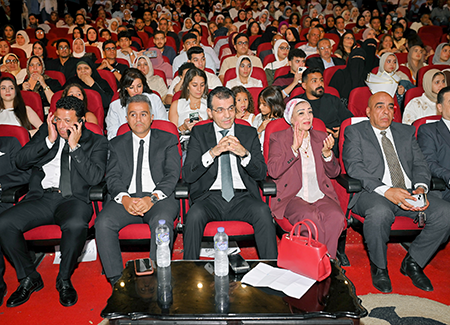 🎓 ضيوف الحفل وأعضاء هيئة التدريس في حفل تخرج معهد أكتوبر العالي للاقتصاد – دفعة 2026