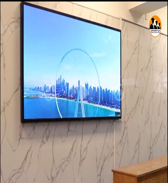 مدرجات ذكية ومتطورة 🎥 شاشات حديثة ونظام صوت ورقابة يواكب المستقبل